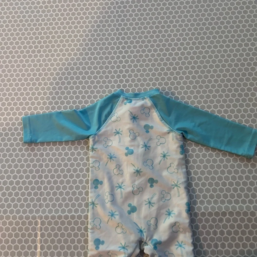Disney Kids Rashguard with Blue and White Design Zipper Snaps Size 6/9M